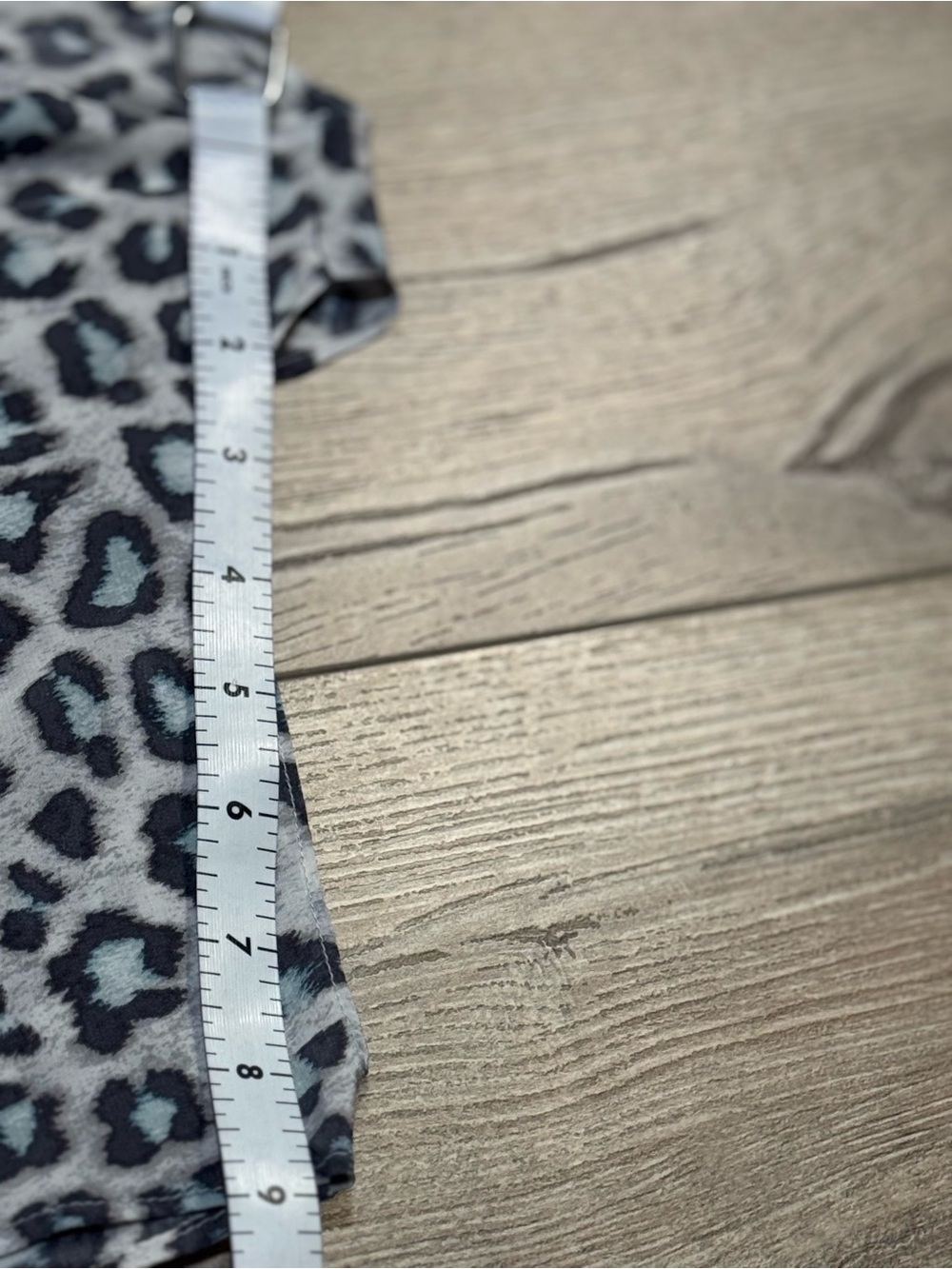 Joie 100% Silk Leopard Print Cold Shoulder Blouse Flutter Sleeve Small - Picture 10 of 14